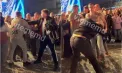 Tensiuni în timpul concertului lui Ricky Martin de la Chișinău: mai mulți spectatori s-au îmbrâncit în mijlocul mulțimii – VIDEO