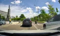 O femeie, la un pas de a fi lovită de o mașină pe o trecere de pietoni din Chișinău. Momentul a fost surprins de o cameră de bord – VIDEO