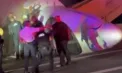 Scene dramatice pe o autostradă din Texas: un avion de mici dimensiuni s-a prăbușit și a luat foc, iar martorii au încercat să salveze pasagerii blocați - VIDEO