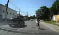 O femeie și un copil, la un pas de a fi loviți pe o trecere de pietoni din Chișinău. Momentul, surprins de o cameră de bord - VIDEO
