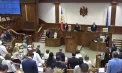 Minut de reculegere la Parlament în memoria celor doi polițiști care au murit la Sîngerei - FOTO
