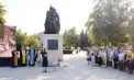 77 de ani de la cel mai mare val al deportărilor staliniste din Basarabia: Zeci de oameni au venit cu lumânări și flori la monumentul „Trenul Durerii” din scuarul gării