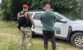 A încercat să intre ilegal în Republica Moldova, dar a fost prins. Un bărbat a fost reținut de un echipaj mixt de patrulare în nordul țării - VIDEO