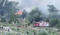 „Am prevenit răspândirea focului pe teritoriul cimitirului”: pompierii au intervenit de urgență la Căușeni, după ce flăcările au mistuit hectare de vegetație uscată - VIDEO