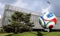 FIFA a prezentat mingea pentru meciurile decisive de la Cupa Mondială: noul balon aduce un omagiu orașelor care vor găzdui faza finală a turneului - VIDEO