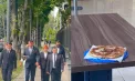 Membrii partidului Democrația Acasă au venit la consultările politice cu o plăcintă. Vasile Costiuc: „Nu este mică, apetitul este prea mare” - VIDEO