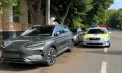 Șoferul care s-a filmat ieșit pe trapă în timp ce conducea a rămas fără permis: bărbatul avea deja 13 puncte de penalizare - VIDEO
