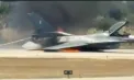 Momente de panică pe aeroportul din Zakynthos. Un avion de vânătoare F-16 a aterizat de urgență, a luat foc pe pistă, iar pilotul a scăpat cu viață - VIDEO