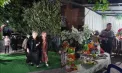 Romii continuă să vină la priveghi la casa baronului și să-și ia rămas bun de la Artur Cerari - VIDEO