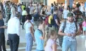 Cozi lungi la Aeroportul Chișinău cu un terminal care abia face față fluxului de călători. Lumea se plânge pe rețelele sociale, acolo unde  postează filmulețe cu experiențele trăite - VIDEO