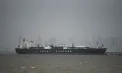 Două petroliere din EAU au fost lovite în Strâmtoarea Ormuz. Un marinar a murit