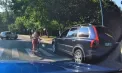 Două femei și doi copii, la un pas de a fi spulberați pe o trecere de pietoni din Chișinău. Momentul surprins de o cameră de bord - VIDEO