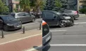 Carambol în centrul Chișinăului: doi șoferi au fost răniți, după ce trei mașini s-au ciocnit. Imagini de la locul impactului - VIDEO