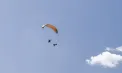 „Un zbor la Hollywood”: zeci de parapante au colorat cerul deasupra Coșcaliei. Drapelul Republicii Moldova a fost arborat din aer - VIDEO