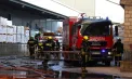 Incendiul devastator de pe strada Uzinelor din Chișinău a fost stins după peste 24 de ore. Trei încăperi, distruse de flăcări - FOTO