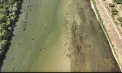Noi imagini alarmante cu Nistrul care seacă. Din aer se văd insule de nisip, albia îngustată și porțiuni unde fundul râului este complet vizibil - VIDEO