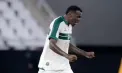 A marcat, a sărit în tribune și a ajuns în pasaj: moment incredibil în Brazilia, unde fotbalistul s-a accidentat, iar golul i-a fost anulat ulterior de VAR - VIDEO