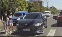 Un cuplu, la un pas de a fi lovit pe o trecere de pietoni din Chișinău: băiatul și-a tras în ultima clipă partenera înapoi – VIDEO