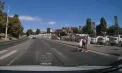 Șoferul care, în weekend, nu a acordat prioritate unei mame cu doi copii care traversau strada în Chișinău, sancționat de poliție - VIDEO
