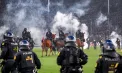 Haos în Cupa Germaniei la meciul dintre Waldhof Mannheim și Kaiserslautern: 35 de polițiști au fost răniți, iar 85 de persoane au avut nevoie de îngrijiri medicale