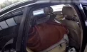 Un moldovean, prins la frontiera Belarusului cu o femeie ascunsă într-o saltea gonflabilă. Ce le-a spus vameșilor - VIDEO