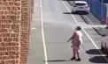Un traficant de droguri, filmat în timp ce încerca să arunce un pachet peste gardul unei închisori, în Marea Britanie - VIDEO