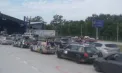 S-au format cozi la ieșirea din Republica Moldova prin punctul de trecere a frontierei Sculeni. Autoritățile recomandă rute ocolitoare - FOTO