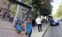 Un autobuz de rută s-a izbit de un stâlp de electricitate pe strada Ion Creangă din Chișinău: victime nu au fost înregistrate - VIDEO