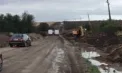 Ploaia a transformat drumul dintre Hîrtop și Ghindești într-un coșmar pentru șoferi: autobuzul școlar cu copii a derapat și a rămas blocat în noroi: „Bătaie de joc” - VIDEO