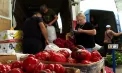 Pregătirile pentru sezonul rece sunt în toi: Piețele s-au umplut de oameni în căutarea legumelor pentru conserve. Cât îi va costa pe moldoveni proviziile de iarnă - VIDEO