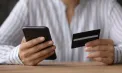 S-a prezentat drept reprezentant al BNM și SIS și a convins o femeie de 59 de ani să-i dea banii: noi cazuri de escrocherie telefonică în Moldova - VIDEO
