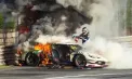 A abandonat cursa pentru a-și salva rivalul din mașina cuprinsă de flăcări: Loek Hartog, gest eroic după ce Ferrari-ul lui Ollie Millroy a luat foc - VIDEO