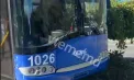 Accident pe bulevardul Dacia din Chișinău: Un troleibuz cu circa 60 de pasageri s-a lovit cu o Tesla - VIDEO