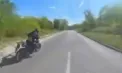 A ignorat somația polițiștilor, a pornit pe contrasens și s-a izbit frontal de o mașină: motociclist de 24 de ani, transportat la spital - VIDEO