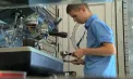 În timp ce alți adolescenți își petrec după-amiezile cu prietenii, Daniel pregătește cafea pentru clienți: la 17 ani, are autism, dar învață o meserie și visează să fie independent - VIDEO