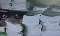 Manuale rupte, uzate și folosite peste termen, din nou pe băncile elevilor. Părinții cumpără cărțile, iar autoritățile din Chișinău și Ministerul Educației își pasează responsabilitatea - VIDEO
