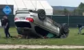 Accident la Bălți: O mașină s-a răsturnat după ce s-ar fi lovit de un alt automobil. Imagini de la locul impactului - VIDEO