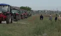 Protest matinal în Basarabeasca: zeci de fermieri și-au scos tehnica agricolă în drum. „Dați la țărani să-și vândă produsele normal” - VIDEO