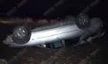 Accident în stânga Nistrului: un copil a ajuns la spital, după ce mașina în care era cu tatăl său s-a răsturnat și a ajuns pe un câmp – FOTO