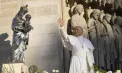 Moment emoționant la Paris: Papa Leon al XIV-lea s-a rugat alături de aproape 80 de mii de tineri - VIDEO