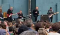 U2 a sărbătorit 50 de ani de la înființare în școala unde a început totul. Concert-surpriză pentru elevii din Dublin - VIDEO