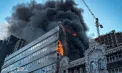 Imagini dramatice din Kiev: un centru medical, cuprins de flăcări și fum negru după bombardamentul rusesc. Mai multe ambulanțe, mobilizate la fața locului - VIDEO
