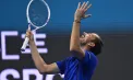 Daniil Medvedev s-a întâlnit cu suporterul, pe care l-a lovit în timpul semifinalei de la Beijing și și-a cerut scuze - VIDEO 
