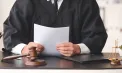 Judecătorii din Moldova anunță că vor protesta prin purtarea banderolelor albe pe mantie, fără a-și întrerupe activitatea. Motivul invocat de AJM