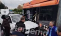 Accident pe bulevardul Dacia din Chișinău. Un BMW s-a ciocnit cu un troleibuz. Imagini surprinse de martori - VIDEO
