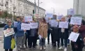 Protest în fața Primăriei Chișinău: locatarii din apropierea Liceului „Matei Basarab” se opun modernizării stadionului. „Contra construcției sub geamurile noastre” - VIDEO
