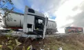 O autocisternă cu vin din Republica Moldova a ajuns într-un șant în România: șoferul moldovean a avut nevoie de descarcerare. Imagini de la locul impactului - FOTO/VIDEO