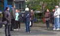 „Cred că vom rămâne fără locuință”. Locatarii unui bloc de la Ciocana reclamă fisuri noi după începerea lucrărilor pentru o clădire cu parcare subterană și cer verificarea autorizației de construcție - VIDEO