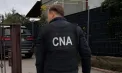 Un bărbat din Chișinău ar fi cerut 7500 de euro pentru a scăpa de pedeapsă un șofer prins băut la volan. Ofițerii CNA au descins cu percheziții