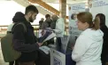 Peste 1.000 de locuri de muncă, la târgul de cariere din Chișinău. Unii caută salarii mai mari, alții vor să plece în România - VIDEO